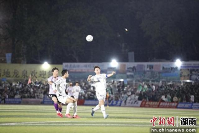 kaiyun-湘苏千里绿茵会  永州新田与扬州高邮以球续情谊|新田二中|林波|赵宇锐|唐小晴|高邮市_新浪体育_新浪新闻